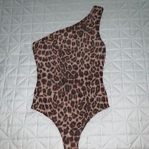 Lulu’s Cheetah Print One Shoulder Bodysuit